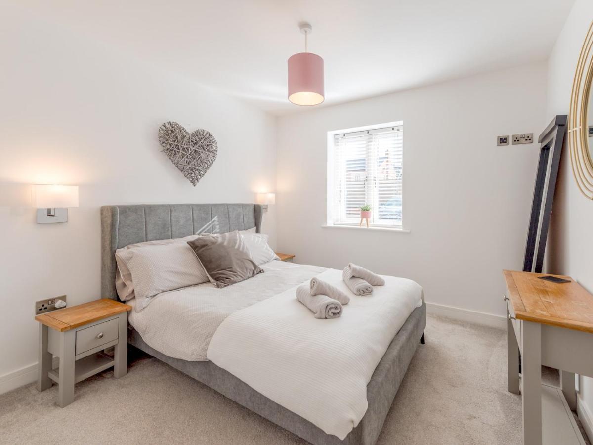 Pass The Keys 1 Bed Albury Contemporary Apartment With Secure Parking シュルーズベリー エクステリア 写真
