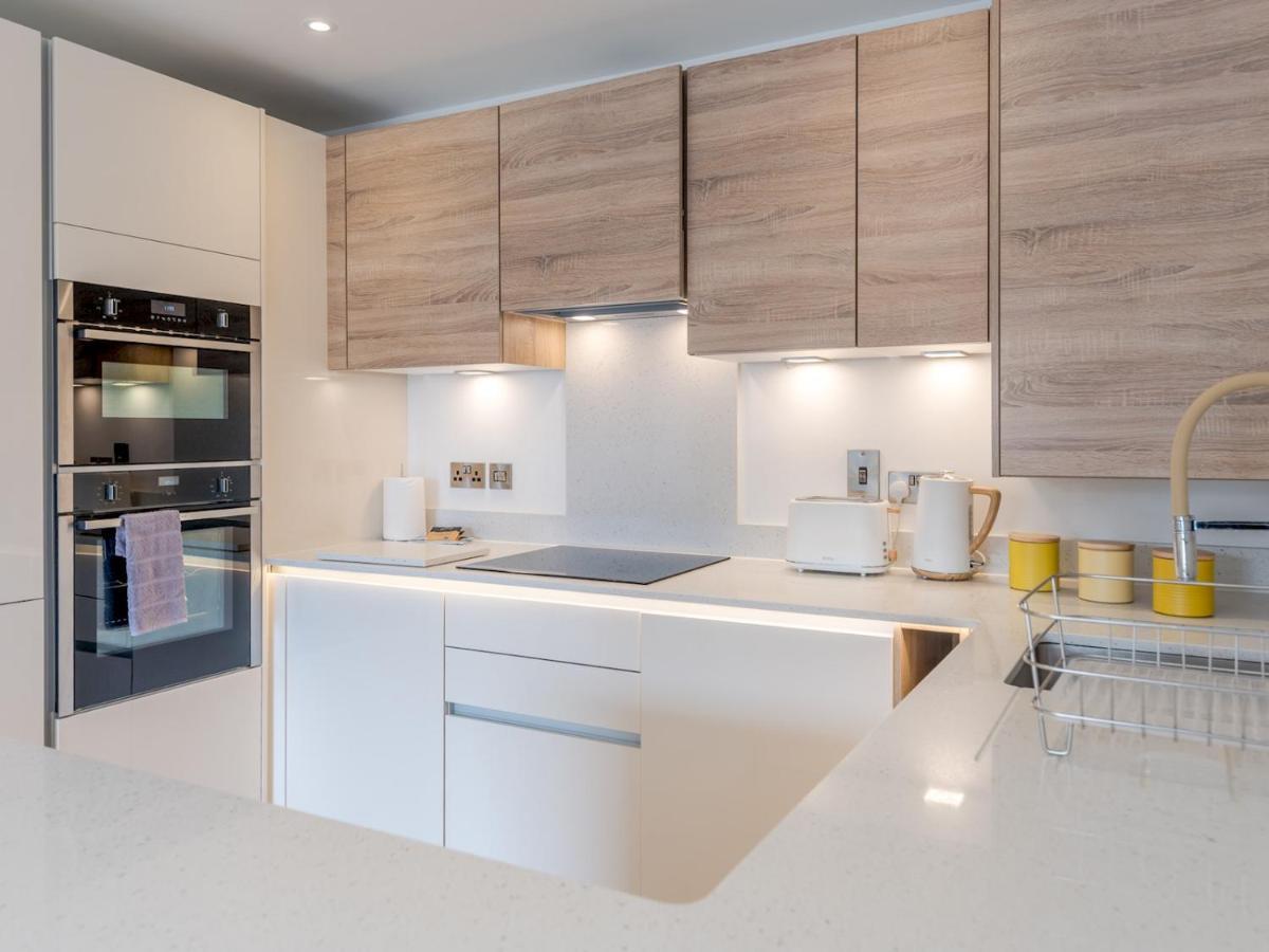 Pass The Keys 1 Bed Albury Contemporary Apartment With Secure Parking シュルーズベリー エクステリア 写真