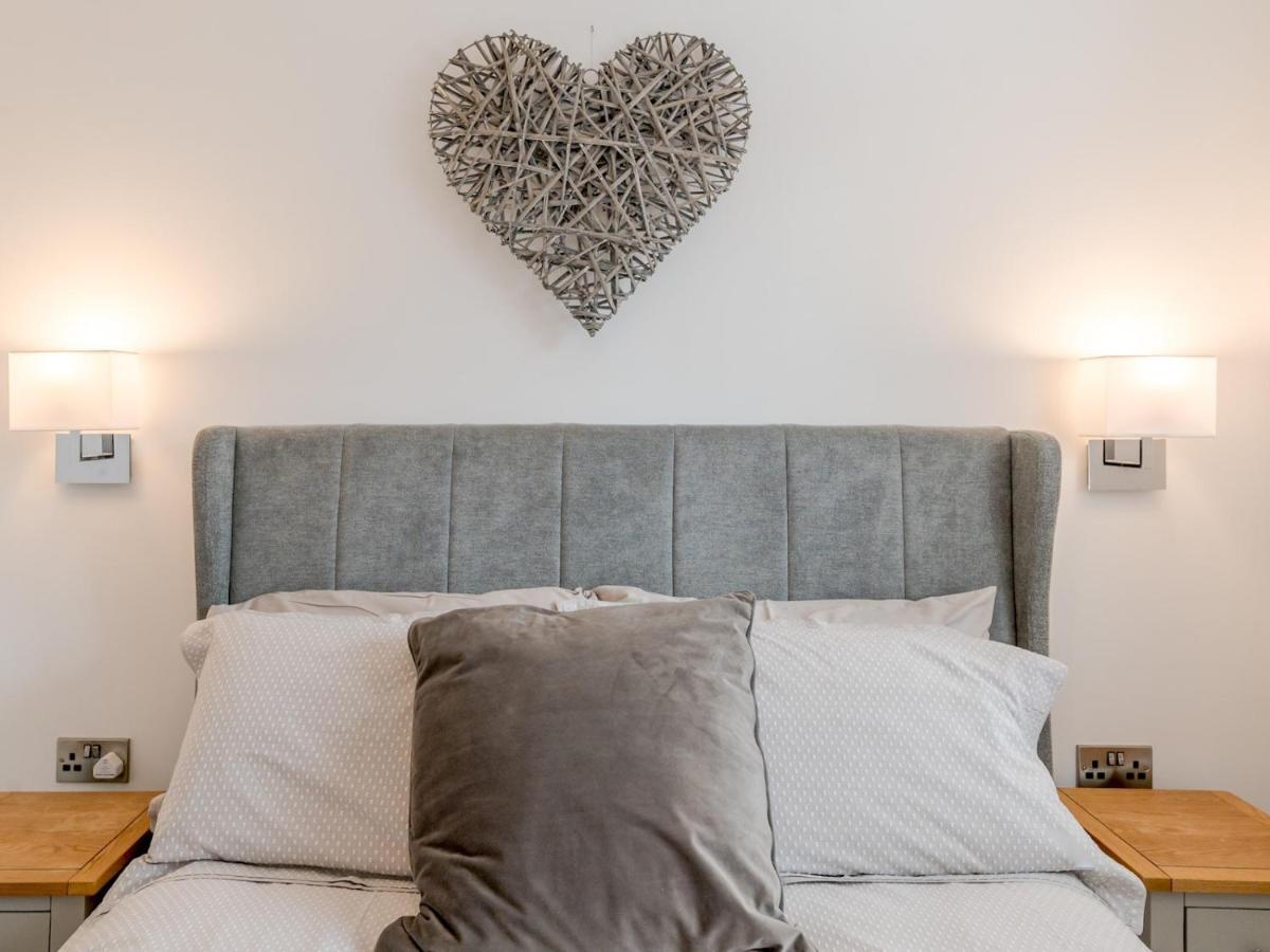 Pass The Keys 1 Bed Albury Contemporary Apartment With Secure Parking シュルーズベリー エクステリア 写真