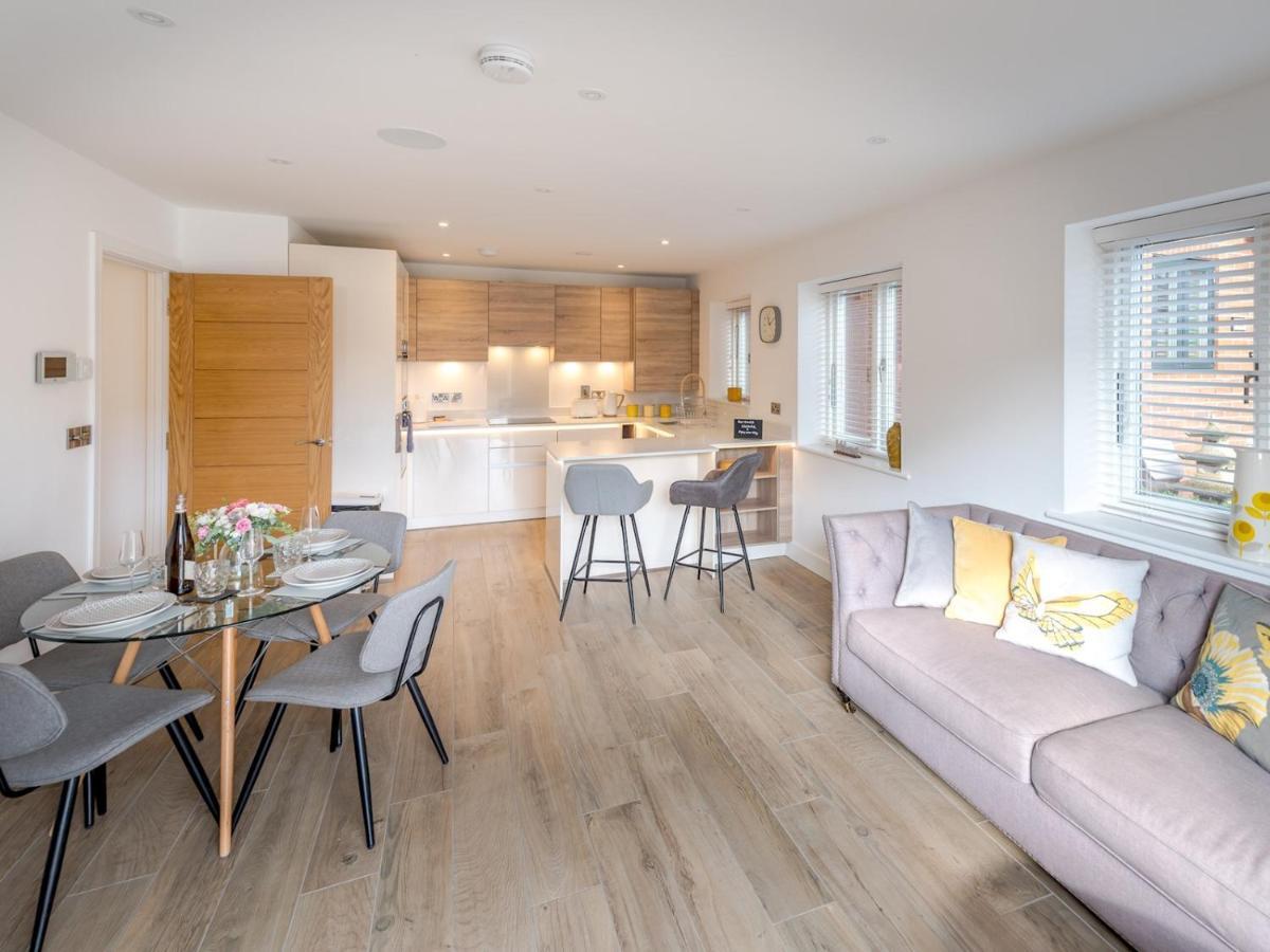 Pass The Keys 1 Bed Albury Contemporary Apartment With Secure Parking シュルーズベリー エクステリア 写真
