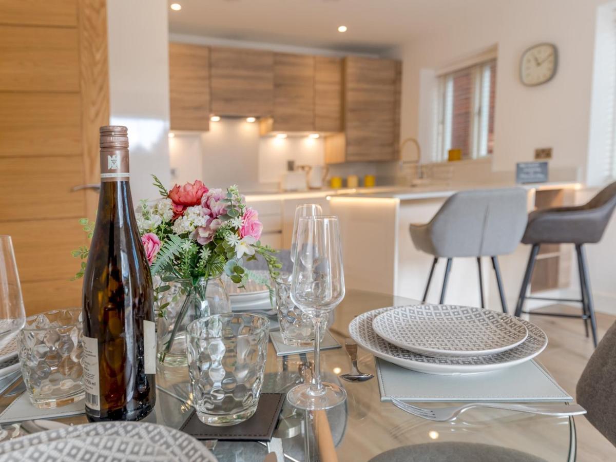 Pass The Keys 1 Bed Albury Contemporary Apartment With Secure Parking シュルーズベリー エクステリア 写真