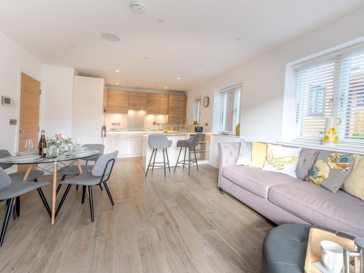 Pass The Keys 1 Bed Albury Contemporary Apartment With Secure Parking シュルーズベリー エクステリア 写真